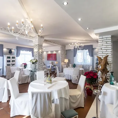 호텔 Pascucci Al Porticciolo 3*