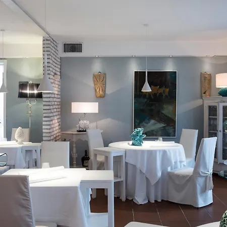 호텔 Pascucci Al Porticciolo 피우미치노